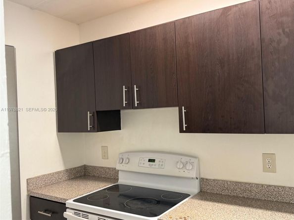 1001 Twin lakes Dr. 29D, Coral Springs FL 33071