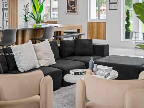 700 NW 9th Ct, Hallandale Beach FL 33009