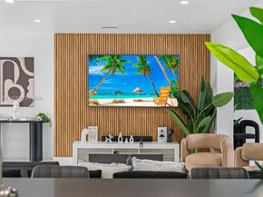 700 NW 9th Ct, Hallandale Beach FL 33009