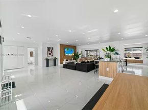 700 NW 9th Ct, Hallandale Beach FL 33009