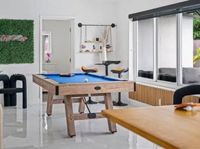 700 NW 9th Ct, Hallandale Beach FL 33009