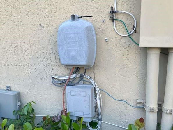 3983 NE 12th Dr, Homestead FL 33033