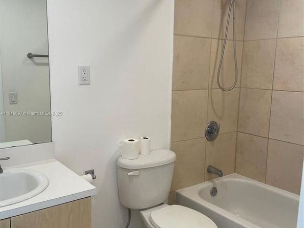Undisclosed Address #A11848697, Miami Beach FL 33141