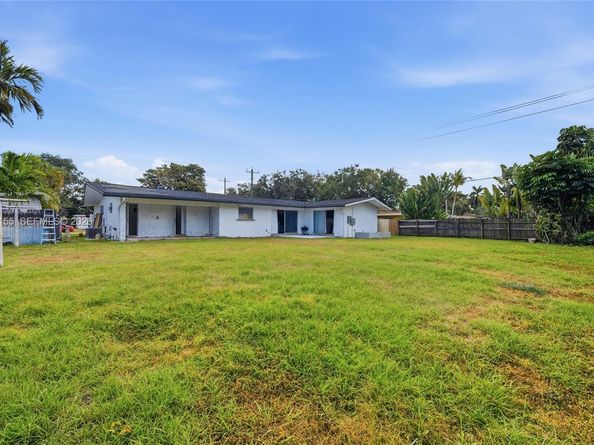 861 N Bel Air Dr, Plantation FL 33317