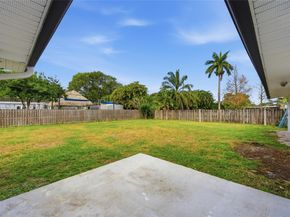 861 N Bel Air Dr, Plantation FL 33317