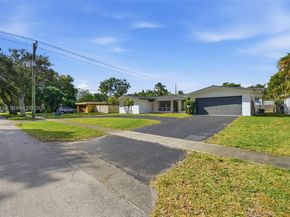 861 N Bel Air Dr, Plantation FL 33317