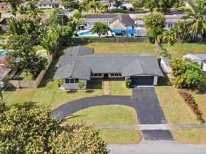 861 N Bel Air Dr, Plantation FL 33317