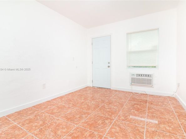 1245 NW 60th St, Miami FL 33142