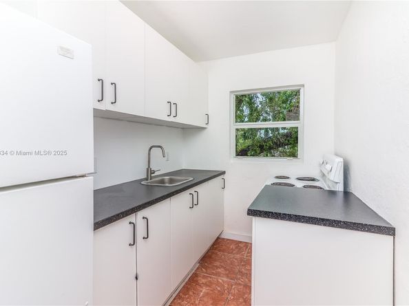 1245 NW 60th St, Miami FL 33142