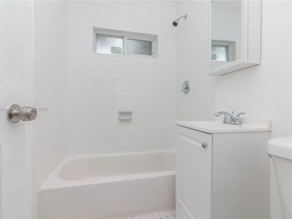1245 NW 60th St, Miami FL 33142