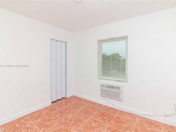 1245 NW 60th St, Miami FL 33142