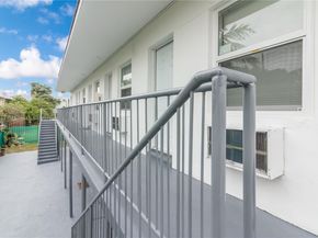 1245 NW 60th St, Miami FL 33142