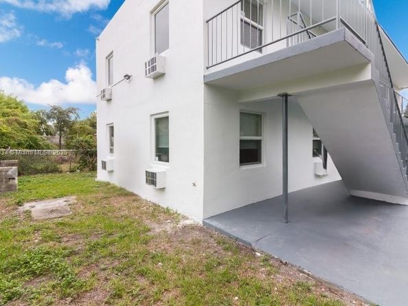 1245 NW 60th St, Miami FL 33142