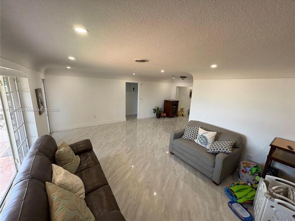 6612 Dahlia Dr, Miramar FL 33023