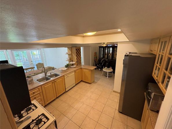 6612 Dahlia Dr, Miramar FL 33023