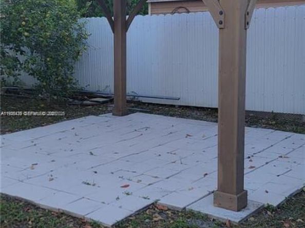 5861 NW 201st Ln, Hialeah FL 33015