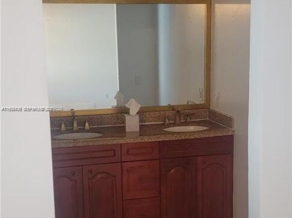 5861 NW 201st Ln, Hialeah FL 33015