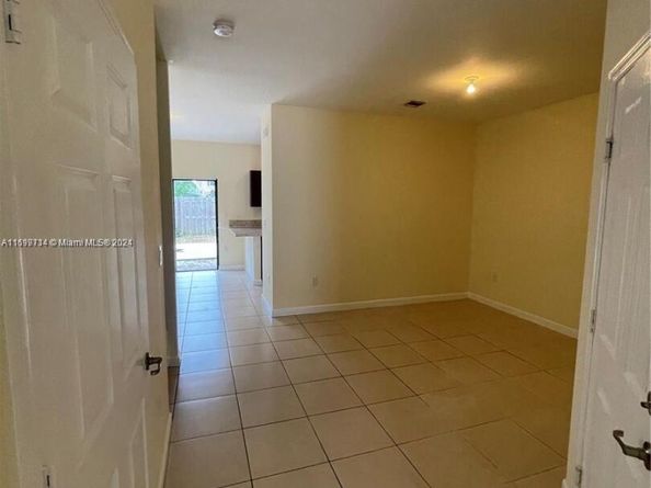 3757 SE 2nd St 3757, Homestead FL 33033