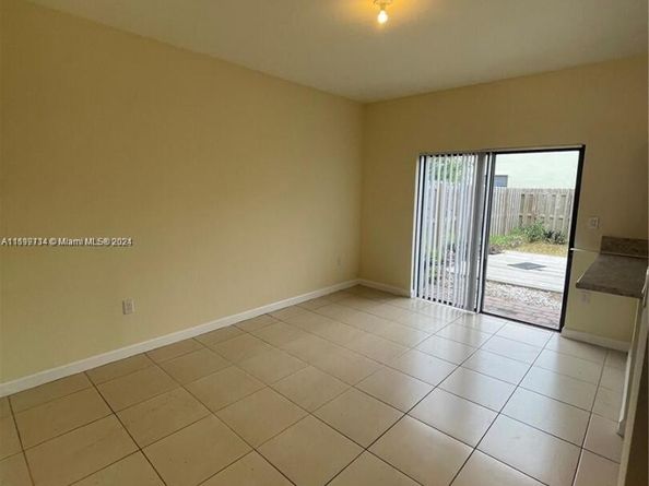 3757 SE 2nd St 3757, Homestead FL 33033