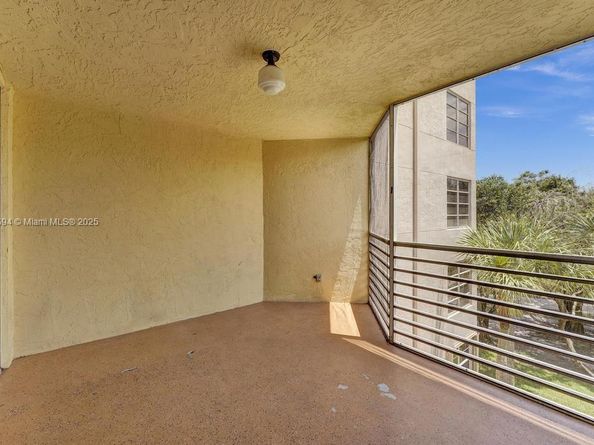 9520 Seagrape Dr 306, Davie FL 33324