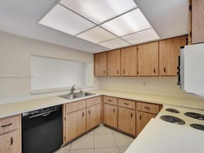 9520 Seagrape Dr 306, Davie FL 33324