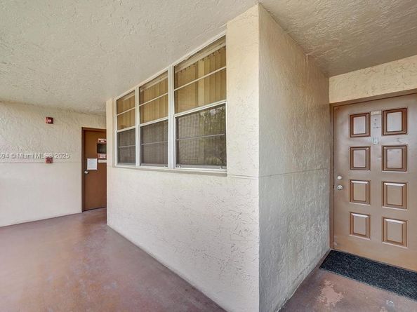9520 Seagrape Dr 306, Davie FL 33324