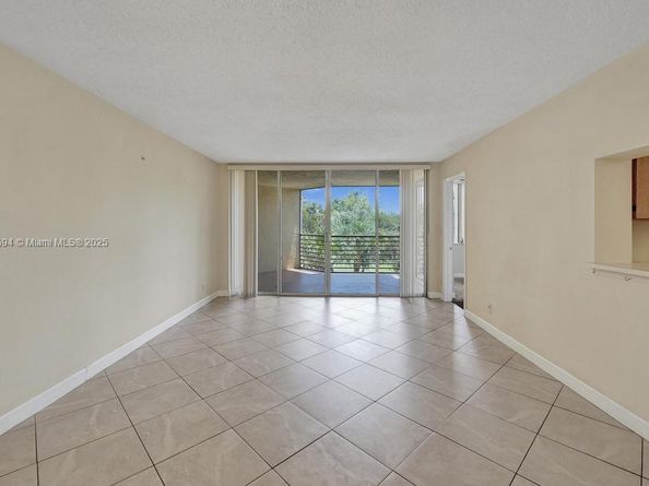 9520 Seagrape Dr 306, Davie FL 33324
