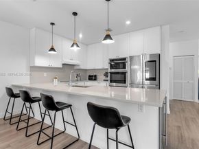 9761 NW 9th St, Miami FL 33172