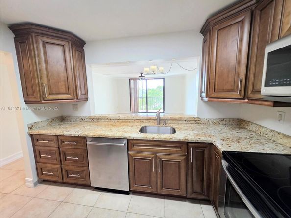 8075 SW 107th Ave 320, Miami FL 33173