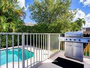 15857 NW 4th Ct, Pembroke Pines FL 33028