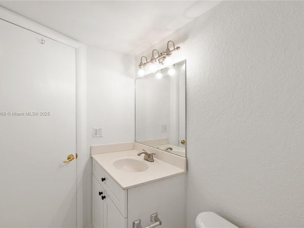4205 N University Dr 205, Sunrise FL 33351