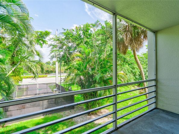 4205 N University Dr 205, Sunrise FL 33351