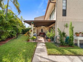 9252 SW 136th St Cir, Miami FL 33176