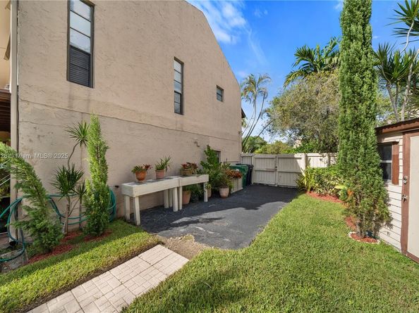 9252 SW 136th St Cir, Miami FL 33176