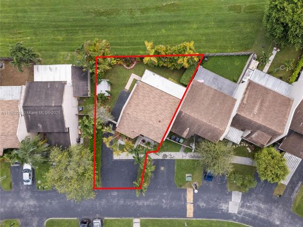 9252 SW 136th St Cir, Miami FL 33176