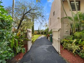9252 SW 136th St Cir, Miami FL 33176