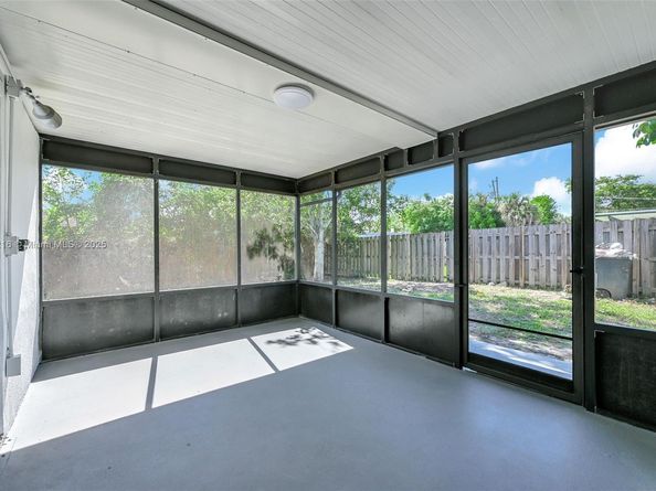 6828 NW 13th St, Plantation FL 33313