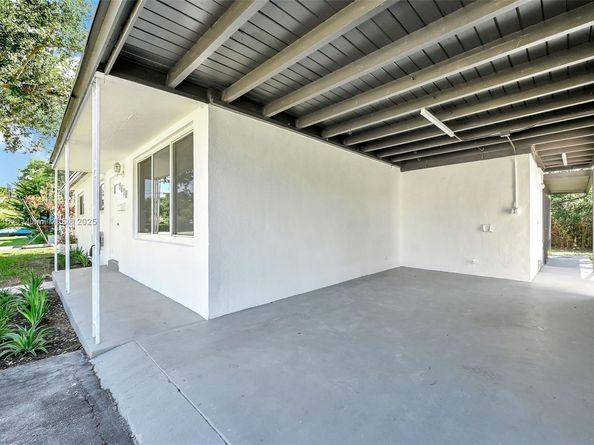 6828 NW 13th St, Plantation FL 33313