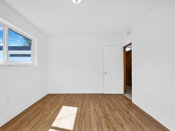 6828 NW 13th St, Plantation FL 33313