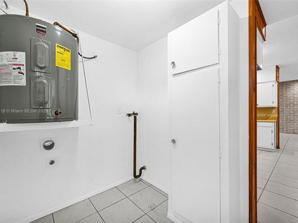 6828 NW 13th St, Plantation FL 33313