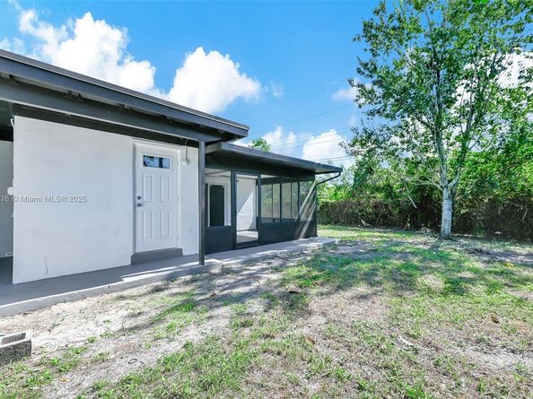 6828 NW 13th St, Plantation FL 33313