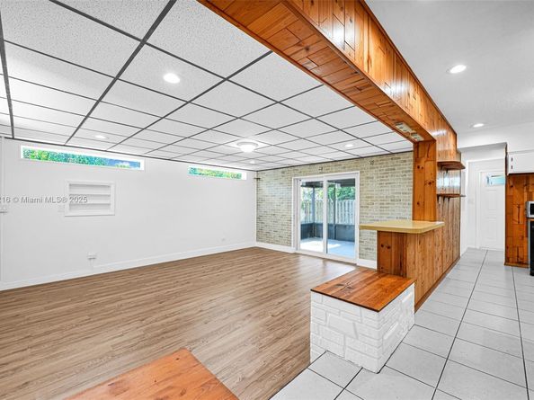 6828 NW 13th St, Plantation FL 33313