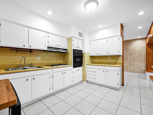 6828 NW 13th St, Plantation FL 33313