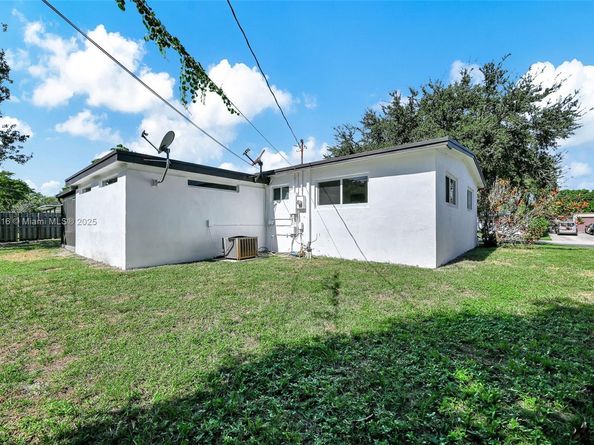 6828 NW 13th St, Plantation FL 33313