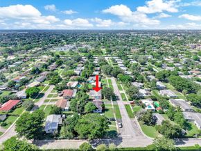 6828 NW 13th St, Plantation FL 33313