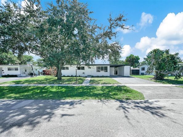 6828 NW 13th St, Plantation FL 33313