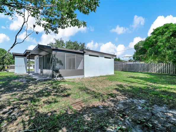 6828 NW 13th St, Plantation FL 33313