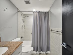 950 Hillcrest Dr 414, Hollywood FL 33021