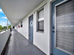 950 Hillcrest Dr 414, Hollywood FL 33021