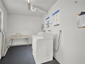 950 Hillcrest Dr 414, Hollywood FL 33021